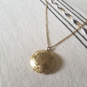 vintage gold tone Avon locket